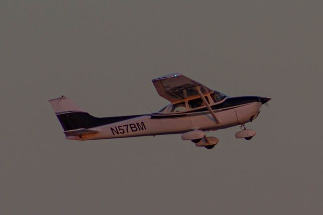 Cessna Skyhawk (N57BM)