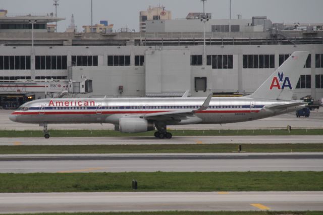 Boeing 757-200 (N605AA)