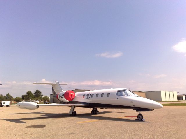 Learjet 35 (N880Z)