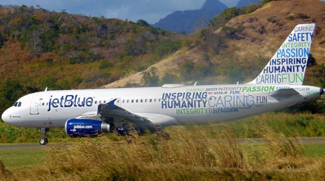 Airbus A320 (N598JB)