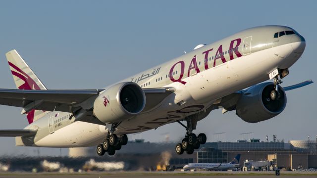 BOEING 777-200LR (A7-BBG) - Qatar B777-200LR off 15R KIAH