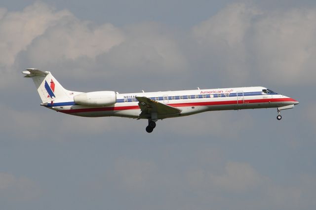 Embraer ERJ-135 (N814AE)