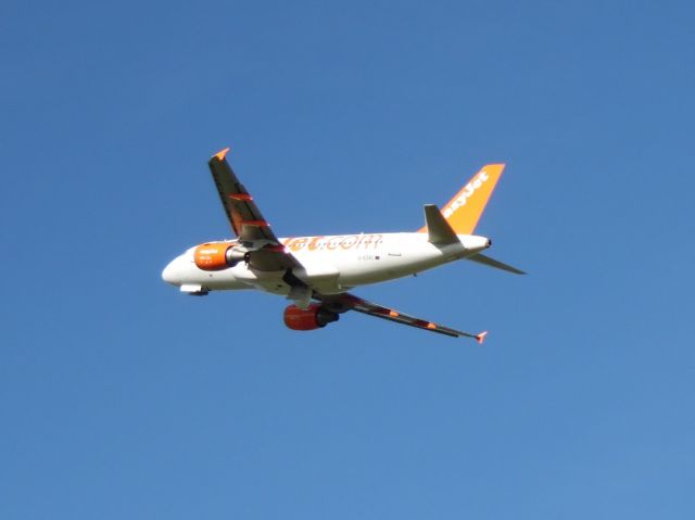 Airbus A319 (G-EZAC)