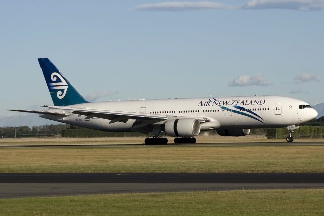 Boeing 777-200 (ZK-OKE)