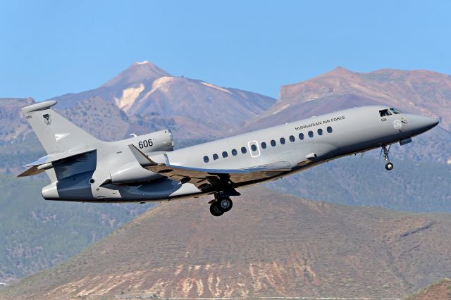 Dassault Falcon 7X (N606) - Tenerife Sur - Reina Sofia (TFS / GCTS) - Spainbr /br /Photo taken: December 8, 2023br /br /Operator: Hungarian Air Forcebr /Type: Dassault Falcon 7Xbr /Registration: 606br /Serial: 076