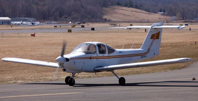 N24704 — - Departure RW 26. RELIANT AIR has the lowest fuel price on the Danbury (KDXR) airport.