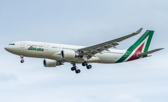 Airbus A330-200 (EI-EJK) - AZA650 arrives from Rome. I wish the Alitalia titles were larger on the fuselage but this is a nice livery!br /6/03/18