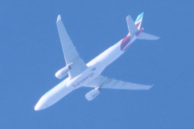 Airbus A330-300 (D-AFYR) - D-AFYR Airbus A-330 343 E Eurowings Discover Airlines OCN 64 De Frankfurt FRA. Vers Tampa TPA. Altitude 11582 Mètres. Vitesse 802 Km/H. Survolant la ville de Lavaltrie QC. Le 07-11-2024 à 13:49