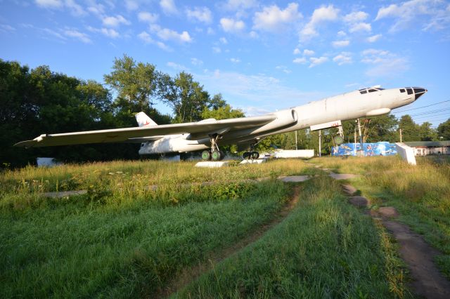 Tupolev Tu-16 —