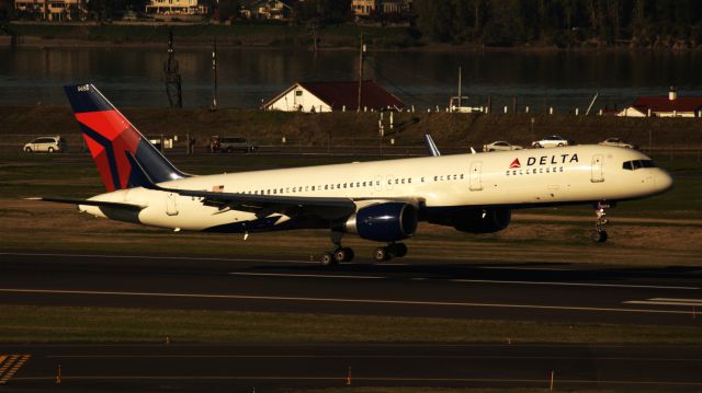 N556NW — - A 757-200 for Delta Air Lines landing at PDX on Runway 10L.