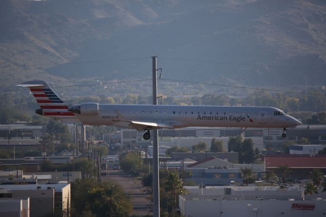 Canadair Regional Jet CRJ-900 (N915FJ)
