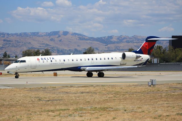 Canadair Regional Jet CRJ-700 (N611SK)