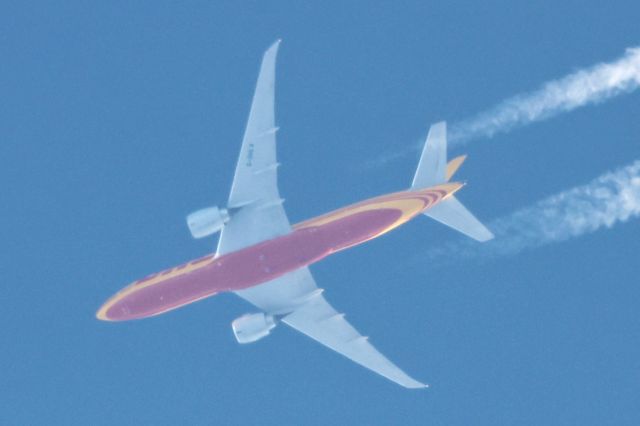 Boeing 777-200 (G-DHLV) - G-DHLV Boeing B-777F DHL Air UK. DHK523 De Cincinnati CVG Vers East Midlands EMA. Altitude 10668 Mètres. Vitesse 977 Km/H. Survolant la ville de Lavaltrie QC. Le 17-11-2024 à 12:20.