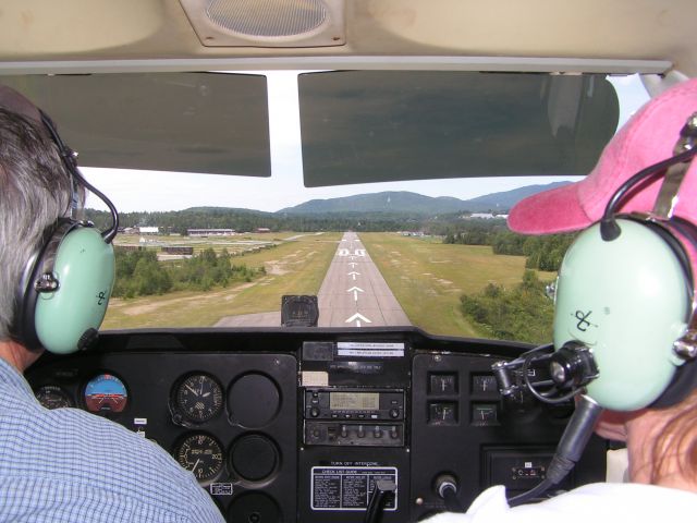 Cessna Skyhawk (N7962G) - Short Final Lake Placid, NY