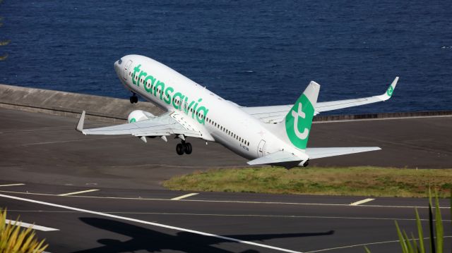 Boeing 737-800 (F-HTVN) - Vu depuis Agua De Pena.