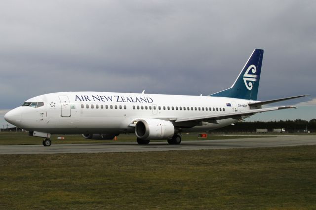 BOEING 737-300 (ZK-NGP)