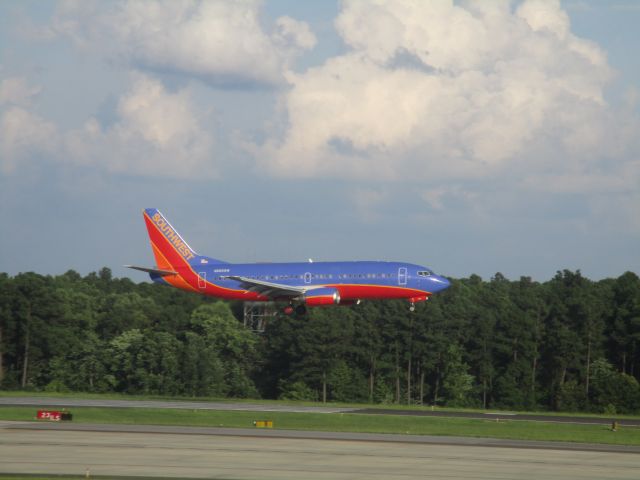 BOEING 737-300 (N660SW) - The soon-to-be-retired N660SW, the former Nancy Davis Pacemaker with Piedmont.