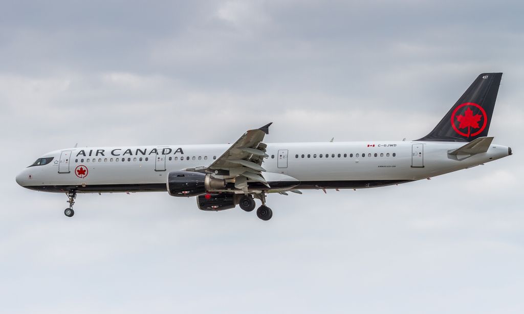 Airbus A321 (C-GJWD)