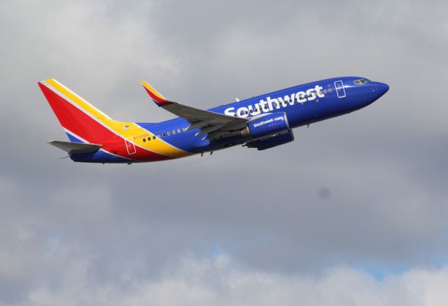 Boeing 737-700 (N735SA) - Southwest Airlines (WN) N735SA B737-7H4 [cn27867]br /Fort Lauderdale (FLL). Southwest Airlines flight WN236 departing from runway 10L for Tampa (TPA).br /Taken from Hibiscus/Terminal 1 car park roof level br /br /2018 12 25br /https://alphayankee.smugmug.com/Airlines-and-Airliners-Portfolio/Airlines/AmericasAirlines/Southwest-Airlines-WN/