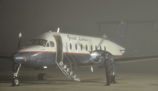 Beechcraft 1900 (N251GL) - Daniel spinning the #1 propeller 5:45 AMbr /1/4 mile visibility