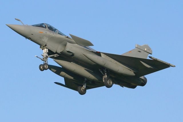 FNY38 — - French naval aviation Rafale M, Short approach rwy 26, Landivisiau naval air base (LFRJ)