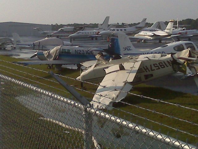 Piper Cherokee (N1957H) - post-thunderstorm @ DTS