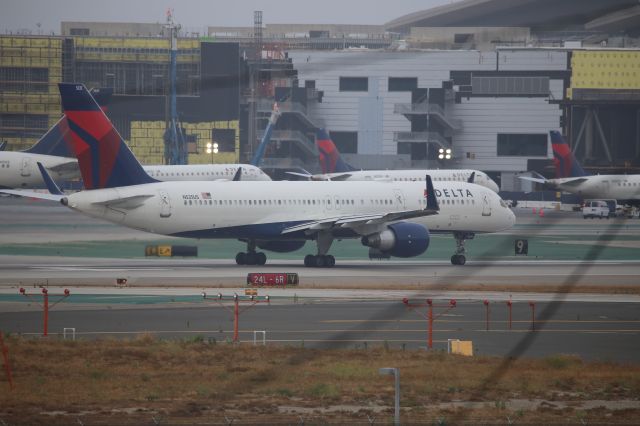 Boeing 757-200 (N535US)