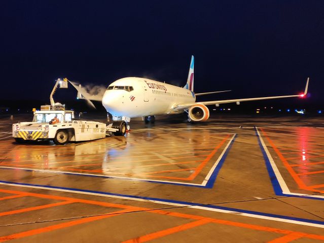 Boeing 737-800 (D-ABKJ)