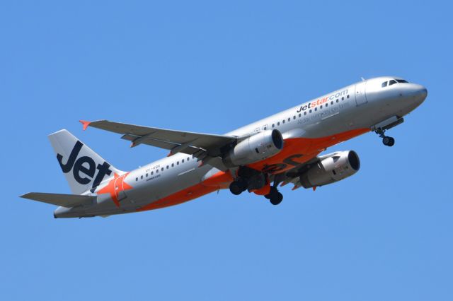 Airbus A320 (VH-VQX) - Getting airborne off runway 23 and heading off to an interstate destination. Thursday 6th March 2014.