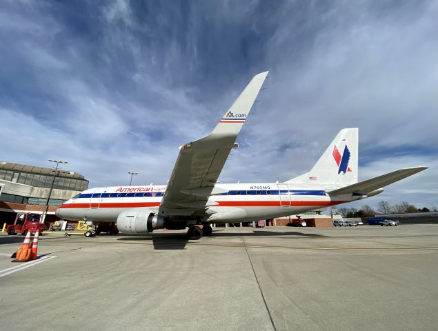 Embraer 170/175 (N760MQ)