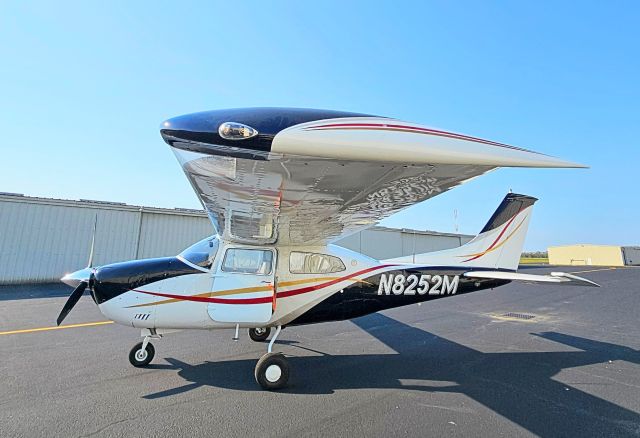 Cessna Centurion (N8252M) - Nice view of my better-than-new 1970 Cessna 210K.  A new paint job completed restoration that also features a full Garmin panel G500/GTN750/GTN650, Stec 55-X autopilot, Summit IO-550P powerplant, and interior by Airmod.
