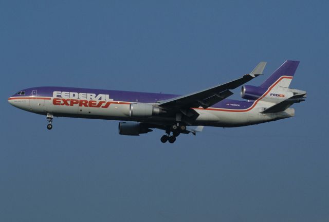 Boeing MD-11 (N602FE) - Final Approach to Narita Intl Airport Rwy34L on 1995/07/31