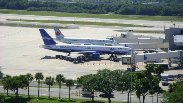 Boeing 757-200 (N542UA) - Oprah Winfrey livery