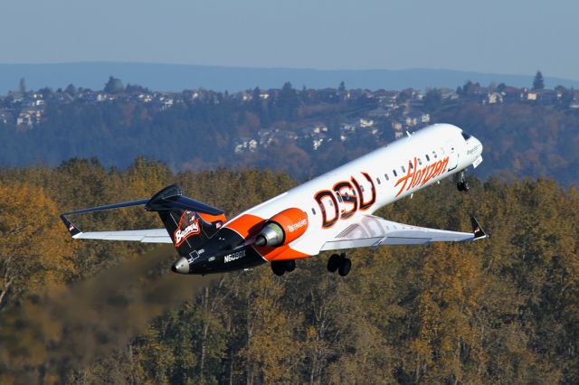 Canadair Regional Jet CRJ-700 (N609QX)