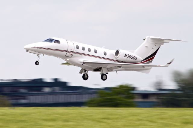 Embraer Phenom 300 (N309QS)