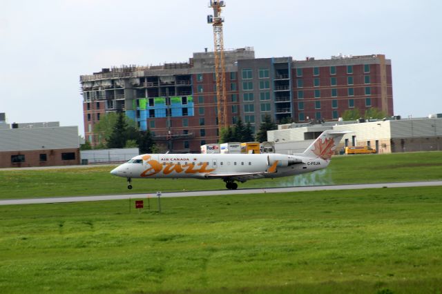 Canadair Regional Jet CRJ-200 (C-FEJA) - JZA8627 YYG-YOW