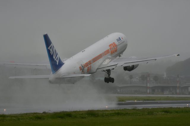 BOEING 767-300 (JA604A)