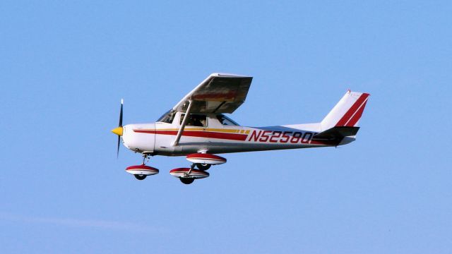 Cessna Commuter (N5258Q) - TAKING OFF