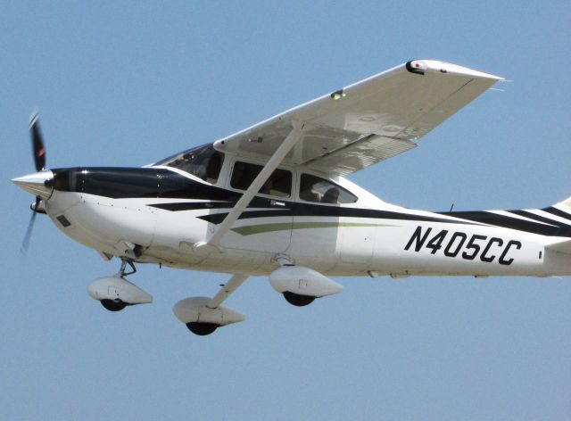 Cessna Skylane (N405CC) - Taking off from RWY 24