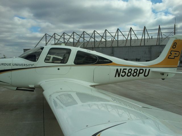 Cirrus SR-20 (N588PU)