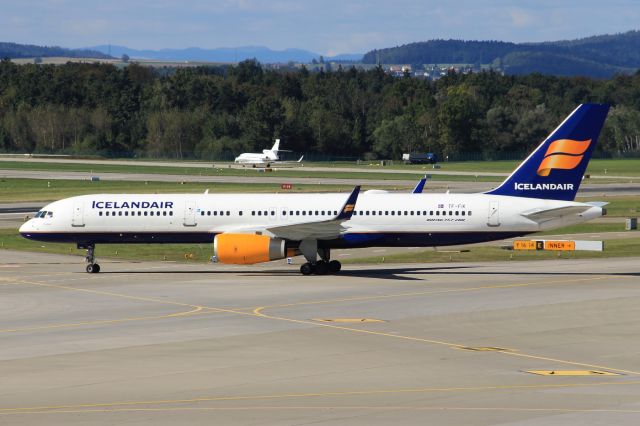 Boeing 757-200 (TF-FIK)