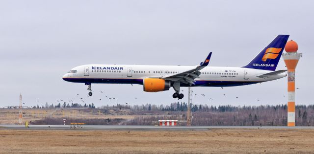 Boeing 757-200 (TF-FIA)
