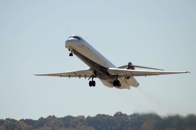 McDonnell Douglas MD-80 —