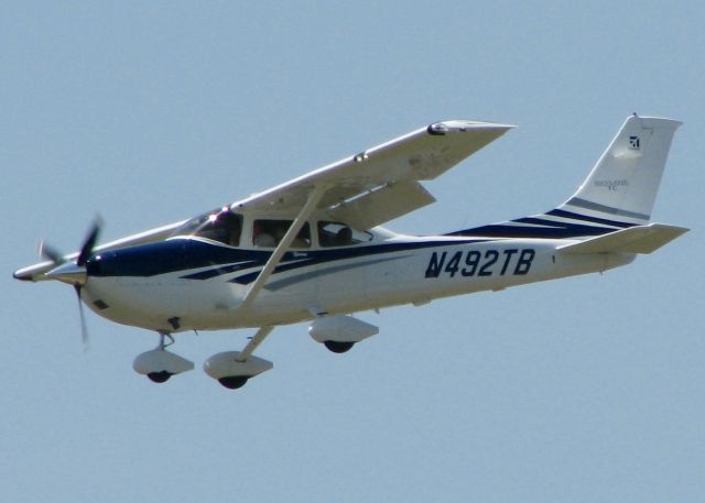 Cessna Skylane (N492TB) - At Downtown Shreveport.