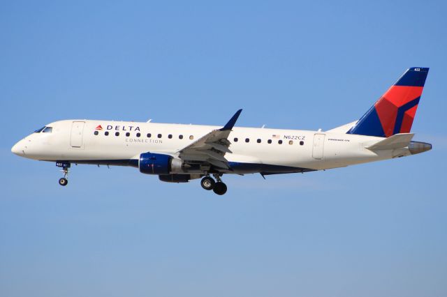 Embraer 170/175 (N622CZ)