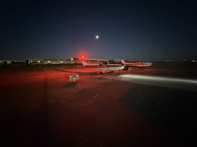 Cessna Skyhawk (N4909G)