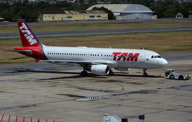 Airbus A320 (PR-MHQ)