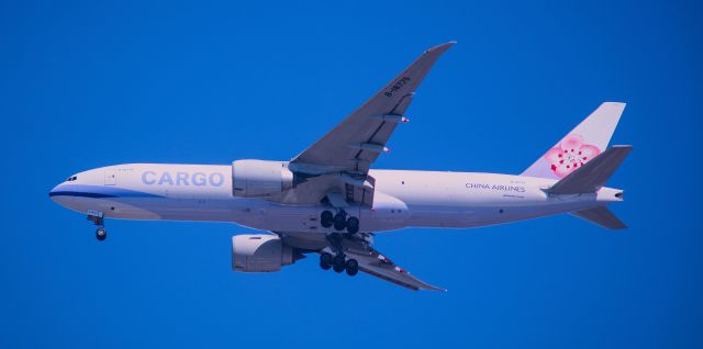 BOEING 777-200LR (B-18775) - JFK  FT5:32  7-17-2025