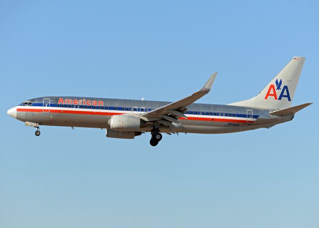 Boeing 737-800 (N936AN)