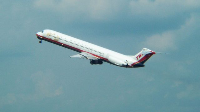 McDonnell Douglas MD-80 (N922TW) - Takeoff from Atlanta Sept 2000